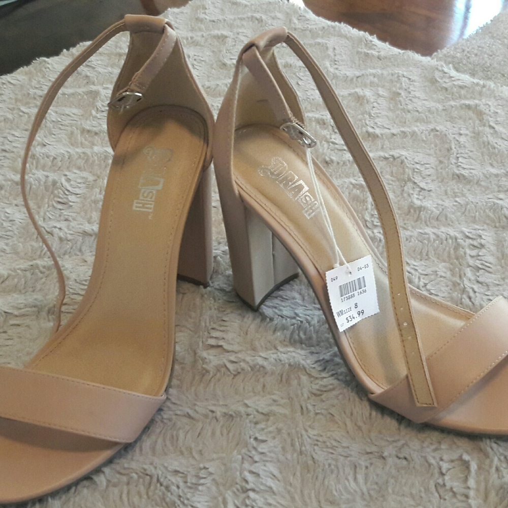 Heels - Picture 3 of 6